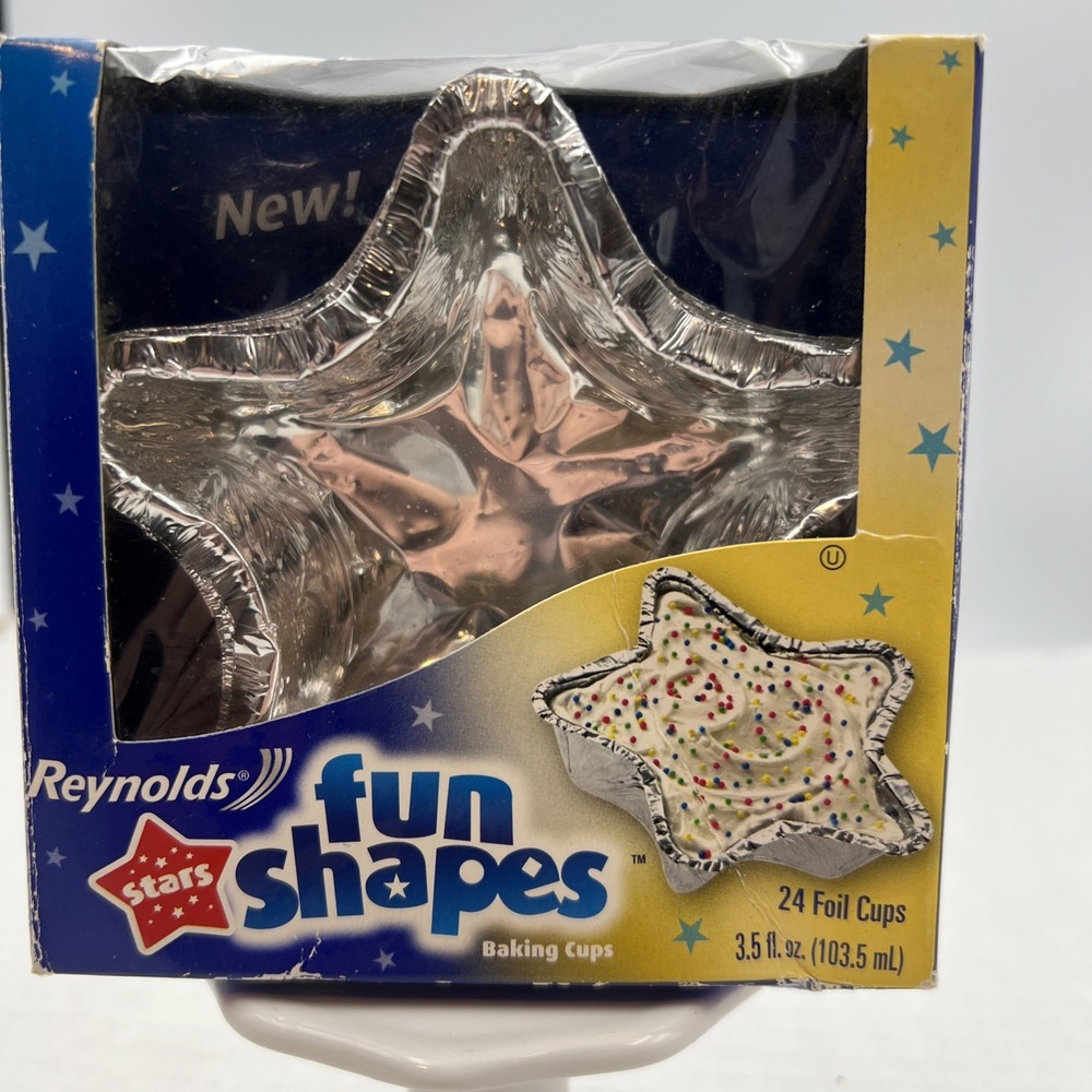 VTG ‎ Reynolds  24 Foil Baking Cups Fun Shapes Stars New Old Stock 2005